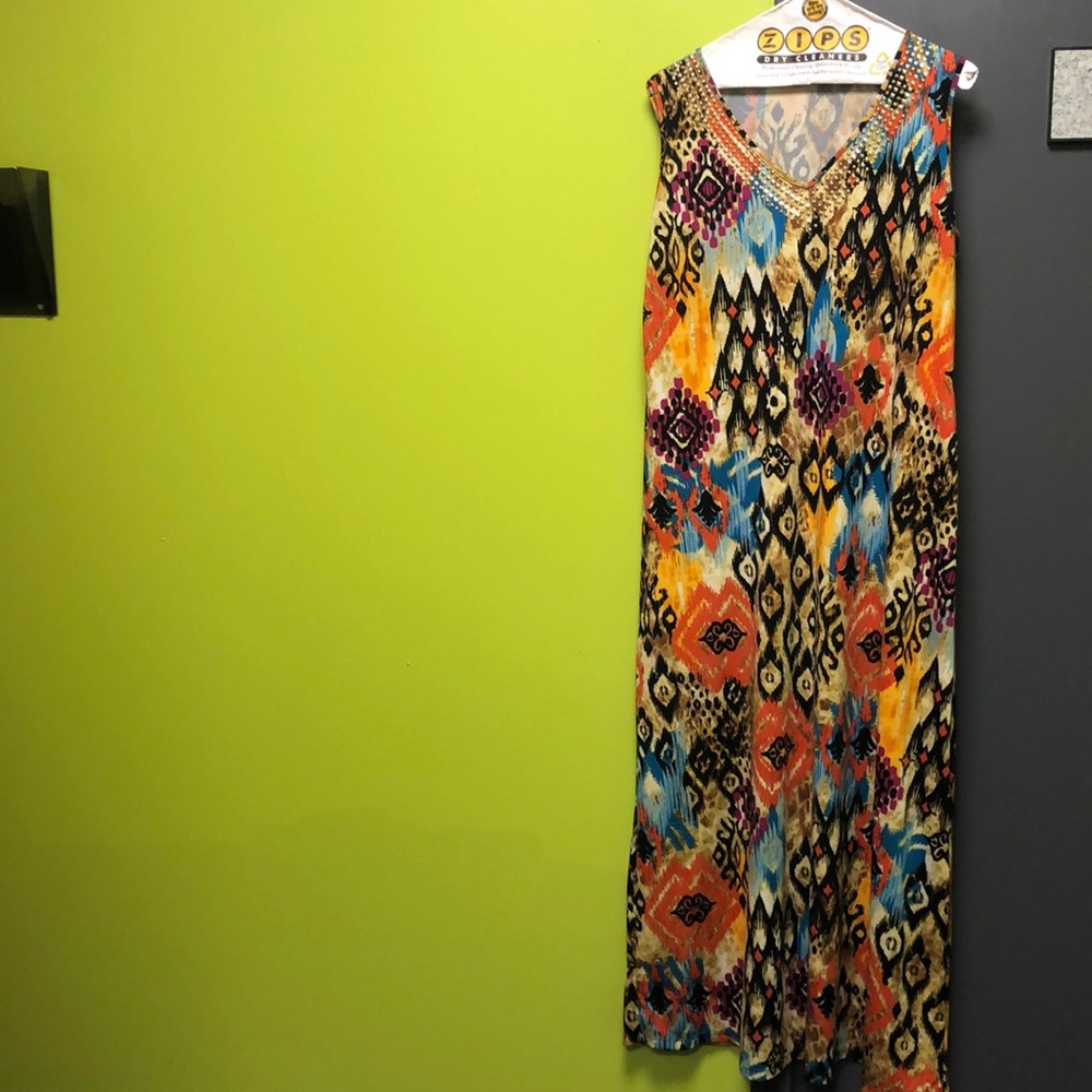 Sun dress, worn but in excellent condition 😇